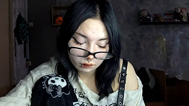 Snapshot of Beeping_Creature chatting on December 2025 07:27:02 AM Beeping Creature online show from December 2025 07:27:02 AM