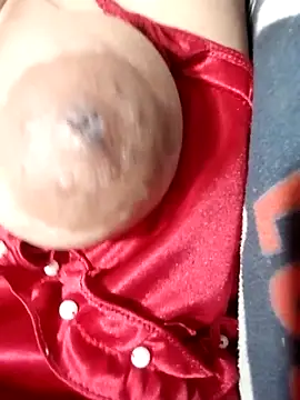 Hotmommax online show from April 2026 08:02:01 PM