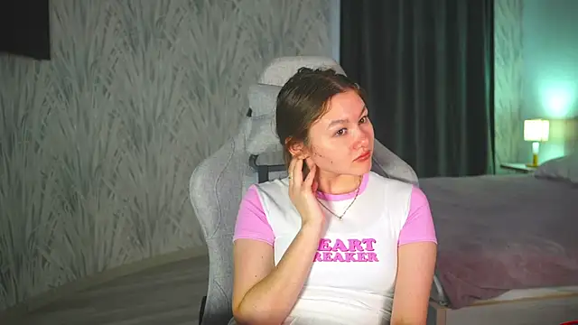 LewisThrone online show from September 2025 04:29:01 AM