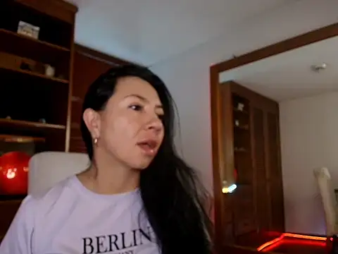 Snapshot of Talia__velvet chatting on December 2025 11:29:01 AM Talia velvet online show from December 2025 11:29:01 AM