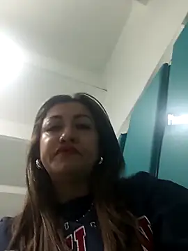 chloe  Jones  online show from November 2025 12:45:02 PM