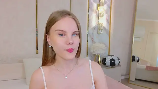 Snapshot of Lili_Lohan chatting on July 2026 05:10:02 AM Lili Lohan online show from July 2026 05:10:02 AM