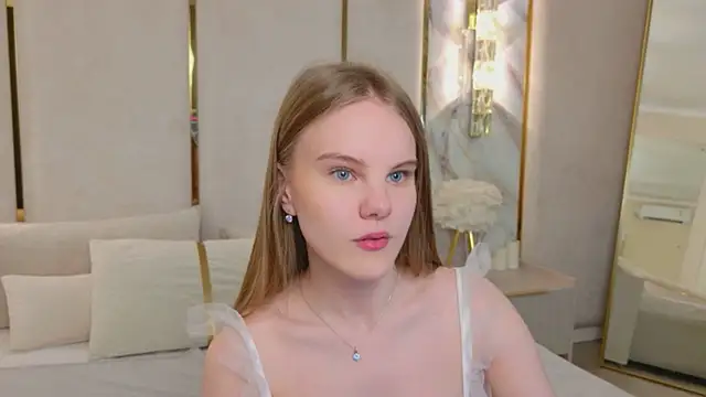 Snapshot of Lili_Lohan chatting on July 2026 05:05:01 AM Lili Lohan online show from July 2026 05:05:01 AM