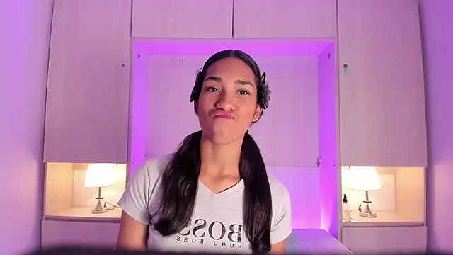 AnahiCollins online show from February 2026 12:01:02 PM