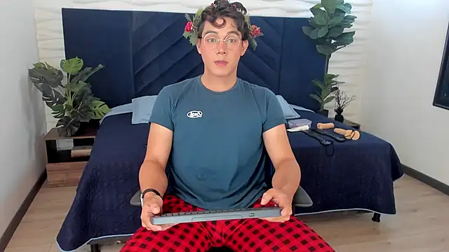 Snapshot of DyllanCooper chatting on November 2025 12:41:02 PM DyllanCooper online show from November 2025 12:41:02 PM