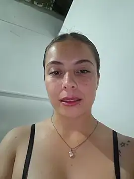 Snapshot of EmmaValencia_ chatting on May 2026 09:14:01 AM EmmaValencia online show from May 2026 09:14:01 AM