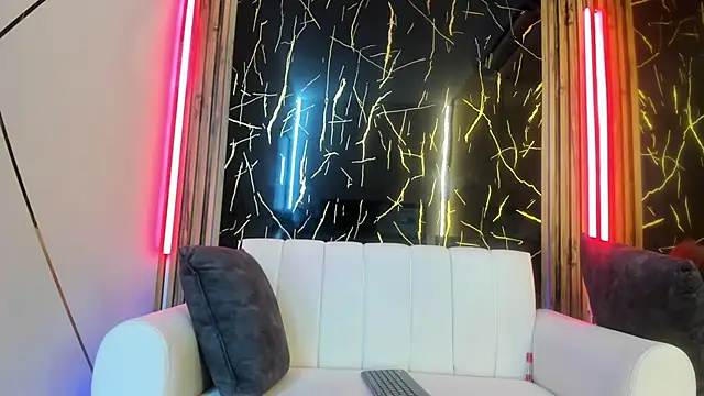 Nahomy Smiths aws online show from October 2025 09:34:01 PM