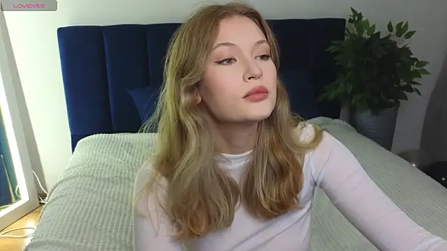 Snapshot of julia_di chatting on October 2025 08:48:01 AM julia di online show from October 2025 08:48:01 AM