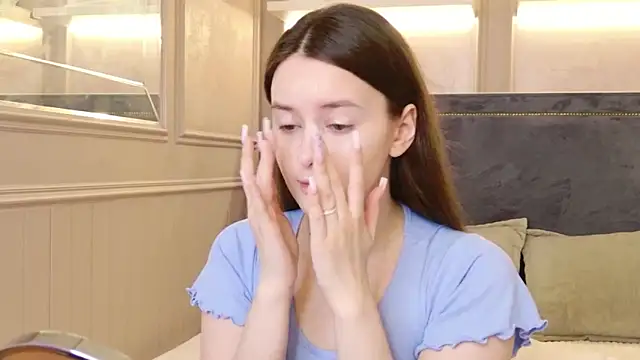 EvaSwen online show from April 2026 05:56:01 AM