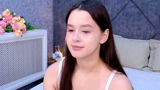 Snapshot of EvaSwen chatting on July 2026 04:38:01 PM EvaSwen online show from July 2026 04:38:01 PM