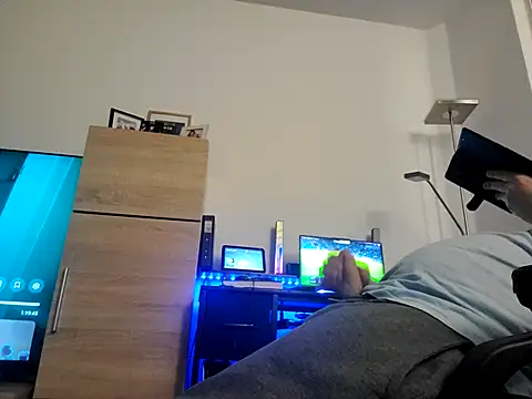 stivi2526 online show from November 2025 10:52:02 PM