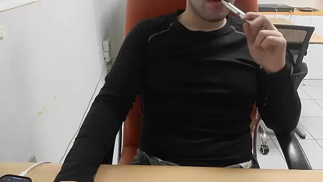 Snapshot of cazzo18cm3 chatting on December 2025 12:32:01 PM cazzo18cm3 online show from December 2025 12:32:01 PM