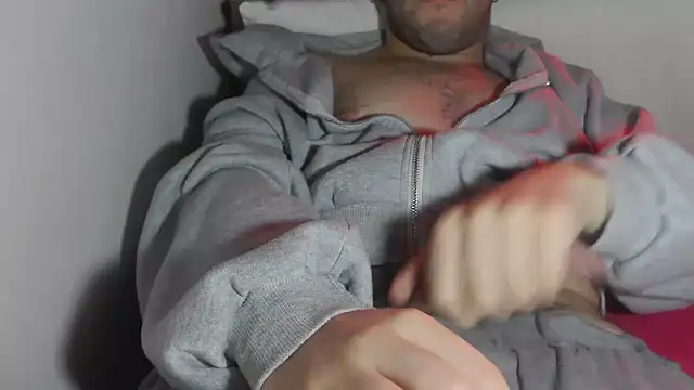 Snapshot of cazzo18cm3 chatting on December 2025 10:38:01 PM cazzo18cm3 online show from December 2025 10:38:01 PM