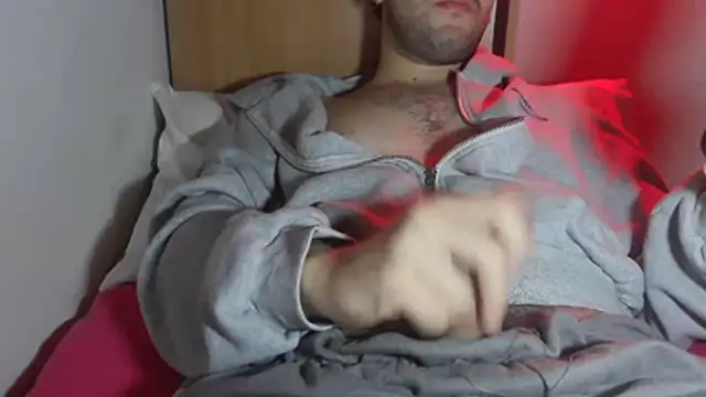 Snapshot of cazzo18cm3 chatting on December 2025 05:53:01 PM cazzo18cm3 online show from December 2025 05:53:01 PM