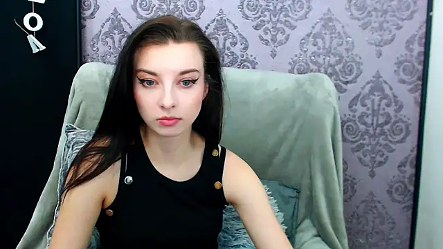 Snapshot of DominantLuna chatting on May 2026 07:43:01 PM DominantLuna online show from May 2026 07:43:01 PM