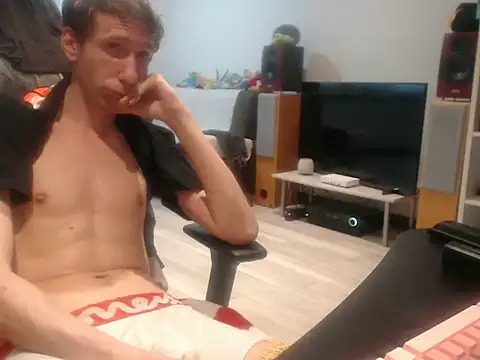 Snapshot of LoyalDoggie chatting on June 2026 12:08:01 PM LoyalDoggie online show from June 2026 12:08:01 PM
