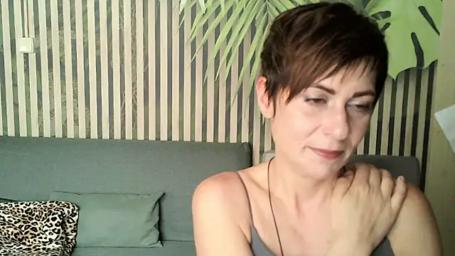 Ashley Brookss online show from October 2025 07:22:01 AM