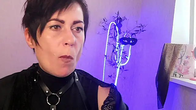 Ashley Brookss online show from November 2025 10:48:02 AM