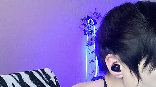 Ashley Brookss online show from November 2025 03:36:01 PM