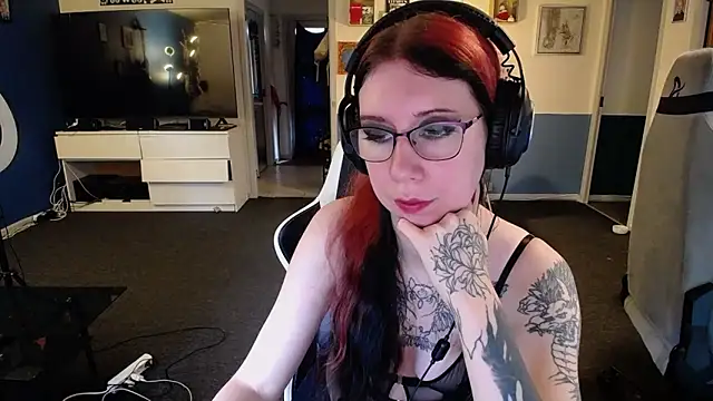Snapshot of TattooedGirls chatting on October 2025 07:55:02 AM TattooedGirls online show from October 2025 07:55:02 AM