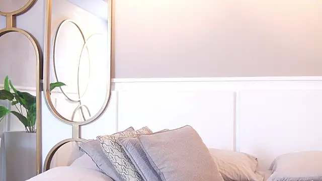 Snapshot of Roxy_Vega chatting on October 2025 12:14:02 PM Roxy Vega online show from October 2025 12:14:02 PM