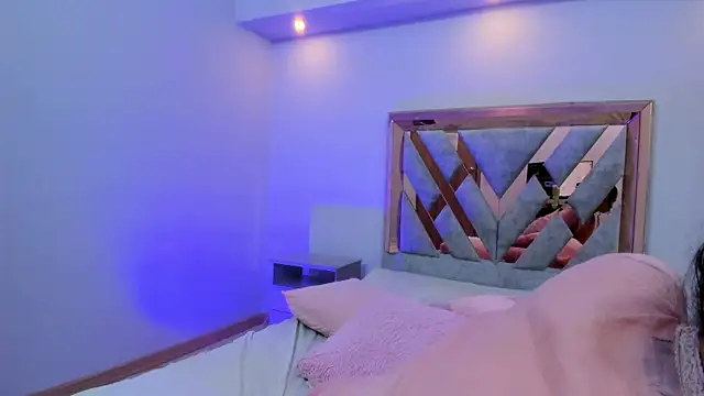 Annie roselle online show from October 2025 12:14:01 PM