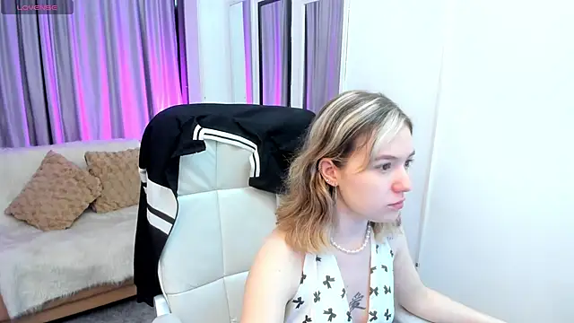 Lucia Copper online show from October 2025 11:55:01 AM