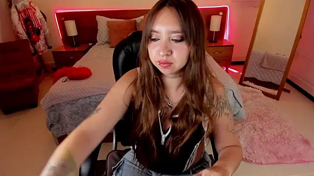 Scarlett  Cooper   online show from October 2025 12:17:01 PM