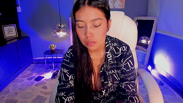 Juliieta Evans online show from October 2025 08:31:01 PM