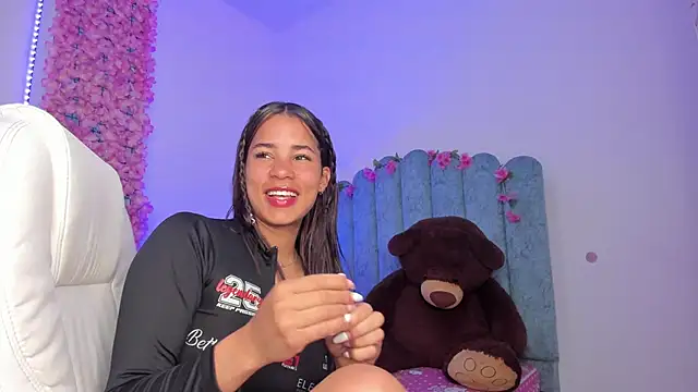 Snapshot of Camila_Smith_23 chatting on October 2025 05:09:02 PM Camila Smith 23 online show from October 2025 05:09:02 PM