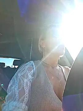 KirraWhite online show from October 2025 10:27:01 AM