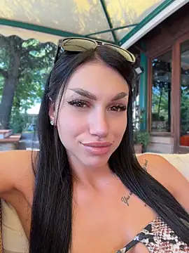 Snapshot of ilariea_girl chatting on June 2026 01:11:01 PM ilariea girl online show from June 2026 01:11:01 PM