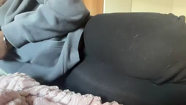 nanaisbackk online show from October 2025 02:36:01 PM