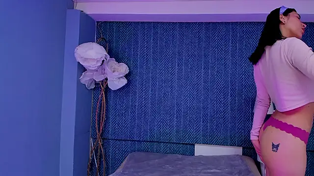 LeaMoreau22 online show from February 2026 12:00:01 PM