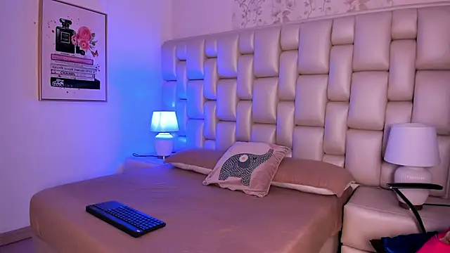 Peyton louise online show from November 2025 12:25:01 PM