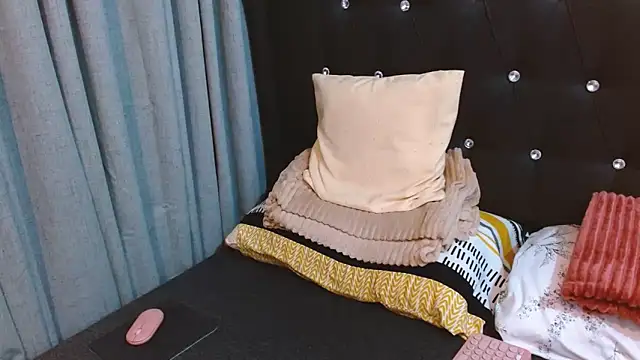 JayKarLo online show from October 2025 11:17:01 AM