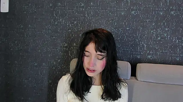 Snapshot of MeganR_ chatting on April 2026 11:24:01 AM MeganR online show from April 2026 11:24:01 AM