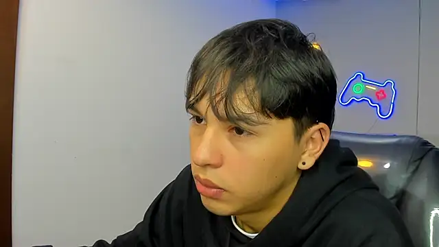 StiwenTwink online show from October 2025 02:32:02 PM