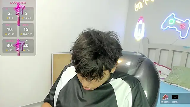 Snapshot of StiwenTwink chatting on December 2025 07:32:01 PM StiwenTwink online show from December 2025 07:32:01 PM