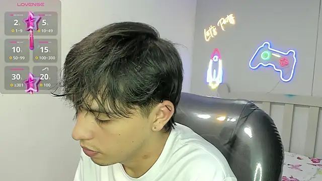 Snapshot of StiwenTwink chatting on January 2026 07:28:02 PM StiwenTwink online show from January 2026 07:28:02 PM