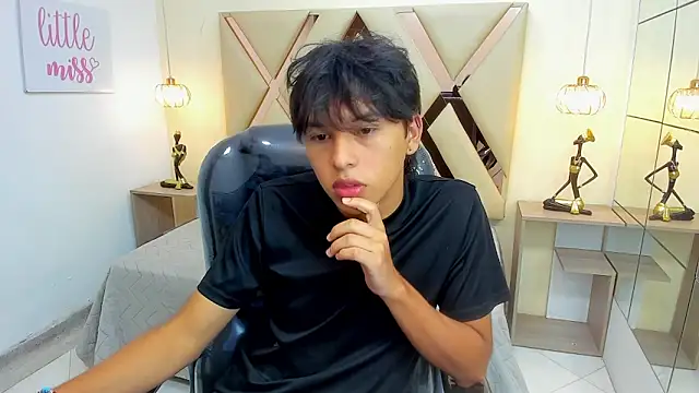 Snapshot of StiwenTwink chatting on February 2026 12:33:02 PM StiwenTwink online show from February 2026 12:33:02 PM