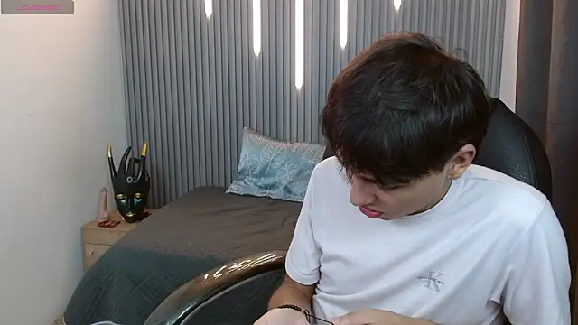 Snapshot of StiwenTwink chatting on March 2026 09:40:02 PM StiwenTwink online show from March 2026 09:40:02 PM