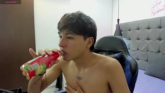 Snapshot of StiwenTwink chatting on March 2026 01:39:01 PM StiwenTwink online show from March 2026 01:39:01 PM