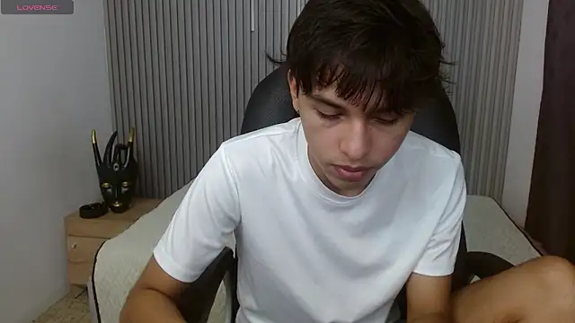 Snapshot of StiwenTwink chatting on March 2026 03:12:02 PM StiwenTwink online show from March 2026 03:12:02 PM