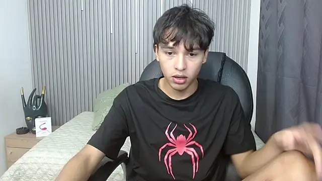 Snapshot of StiwenTwink chatting on April 2026 01:41:01 PM StiwenTwink online show from April 2026 01:41:01 PM