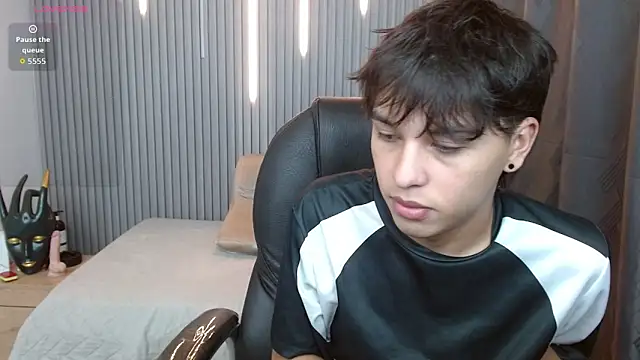 Snapshot of StiwenTwink chatting on May 2026 02:00:02 PM StiwenTwink online show from May 2026 02:00:02 PM