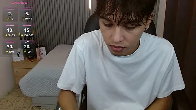 Snapshot of StiwenTwink chatting on May 2026 02:35:02 PM StiwenTwink online show from May 2026 02:35:02 PM