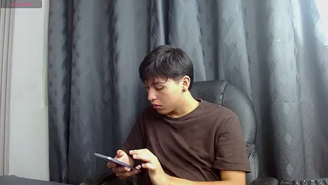 Snapshot of StiwenTwink chatting on July 2026 01:14:01 PM StiwenTwink online show from July 2026 01:14:01 PM