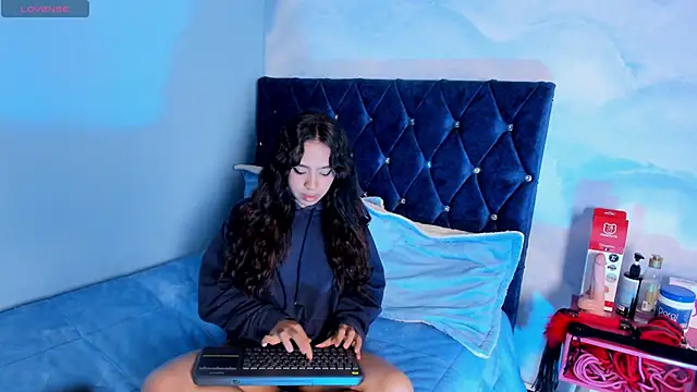 laylaa fox online show from October 2025 07:44:01 PM
