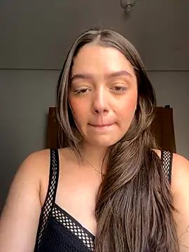 Snapshot of luiza_barcelos chatting on October 2025 12:25:01 PM luiza barcelos online show from October 2025 12:25:01 PM